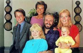 Tina Yothers and Family Ties cast